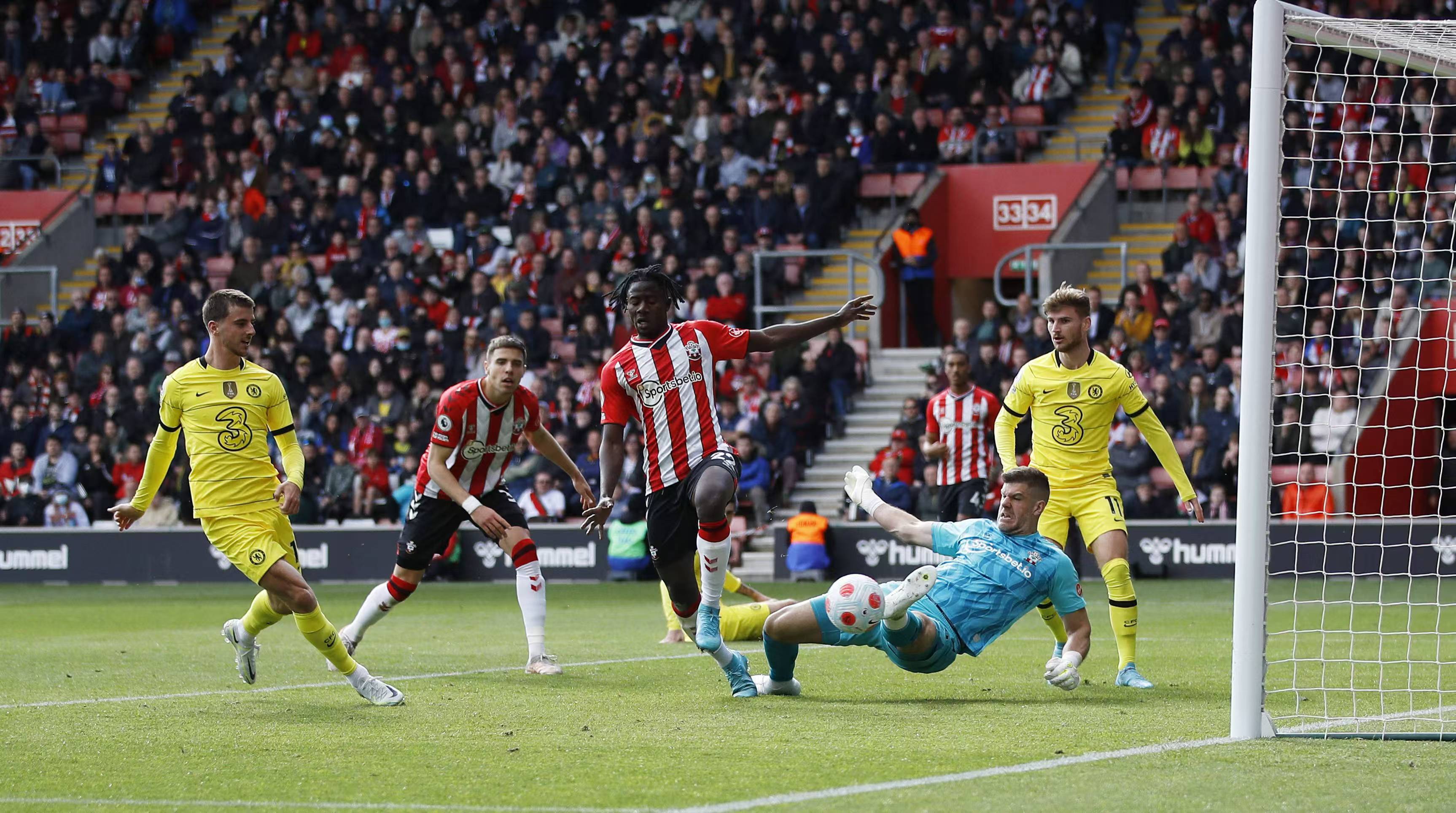 火博电竞 -亚特兰大发布备战花絮；赛后篮板制胜；欧冠任务艰巨；年轻球员得到机会的简单介绍